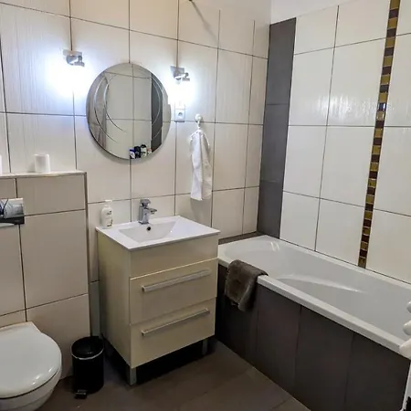Freeparking - Great Synagogue Apartment, 2 Bedroom, 5 People ,wifi, Ac * בודפשט